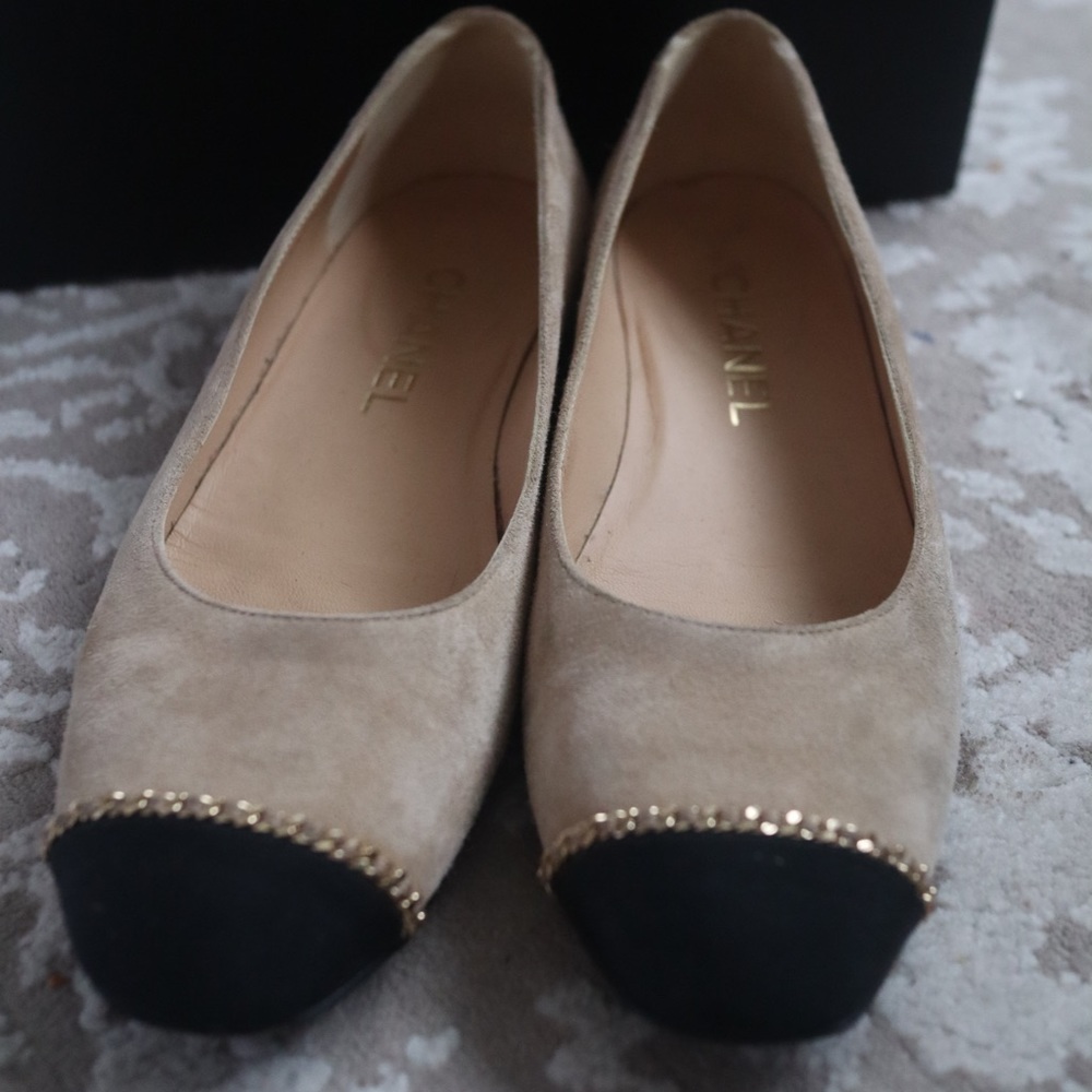 Chanel flats with gold details